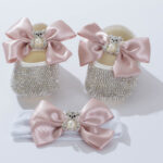 Χειροποίητο σετ παπουτσάκια αγκαλιάς με κορδέλα: Σάπιο μήλο φιόγκος και ασημί στρας "Αρκουδάκι"